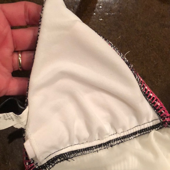 ⭐️⭐️3/$25⭐️⭐️Kenneth Cole Reaction swimsuit Small - Picture 4 of 4